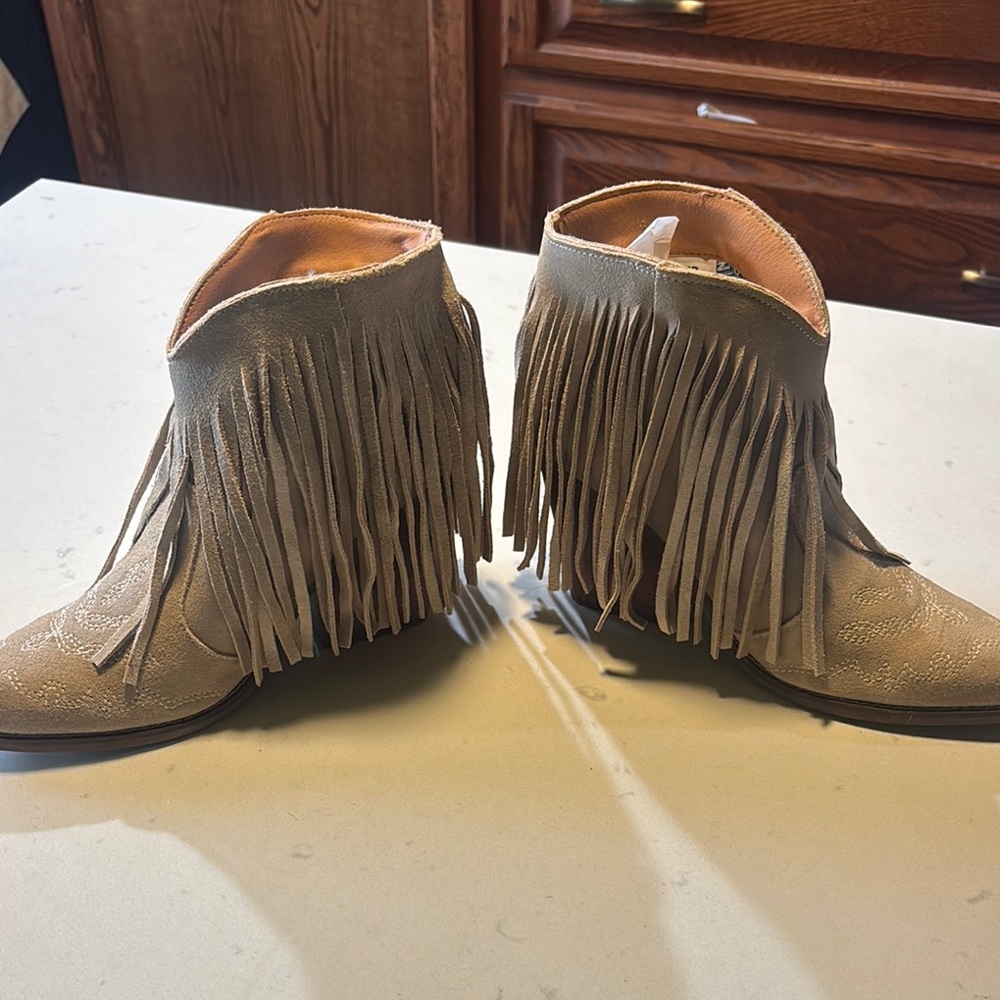 Dingo boots nwt